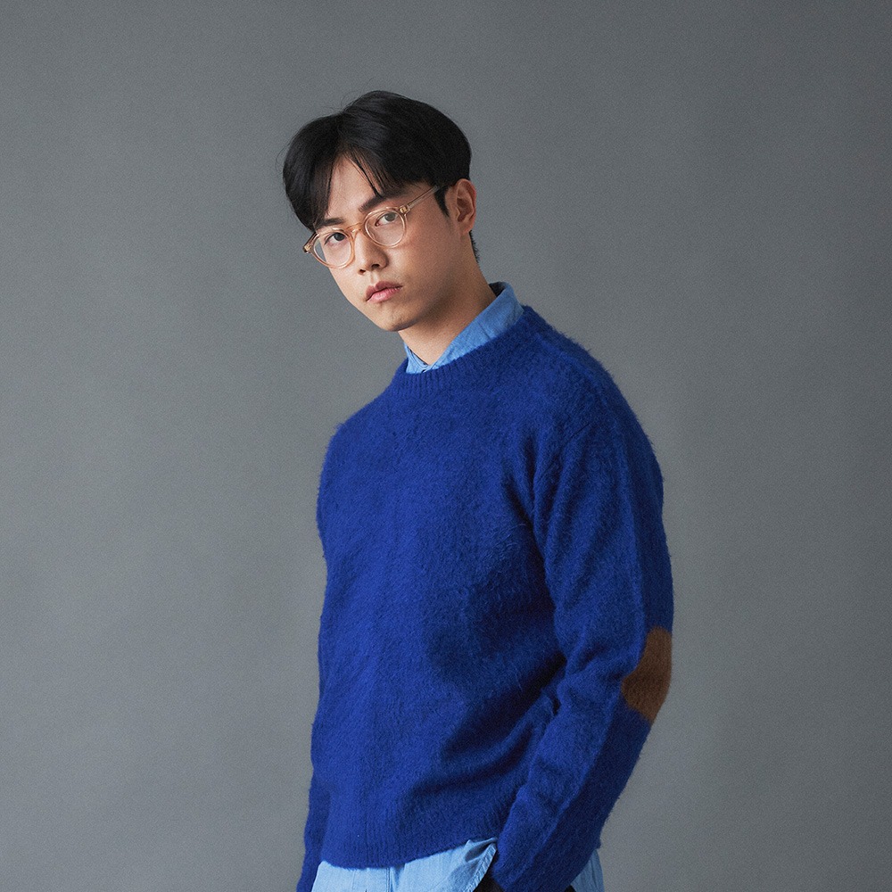 BLUE-BROWN ELBOW PATCHED SWEATER